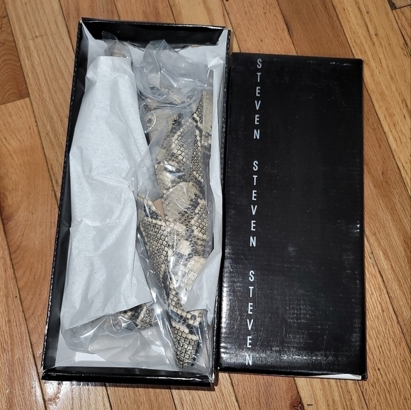 NEW IN BOX Steve Madden Haylie Loafers - Picture 5 of 10